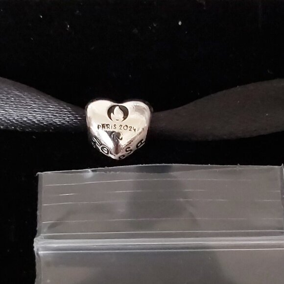 Pandora *France Exclusive* Paris 2024 Paralympic Games Heart Charm 793468C01 - Picture 3 of 13